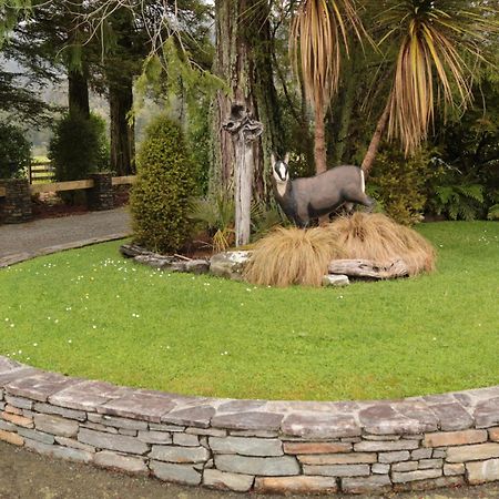 Westholm Lodge Harihari Екстериор снимка