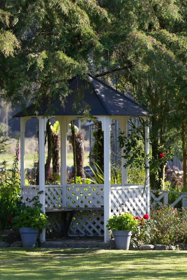 Westholm Lodge Harihari Екстериор снимка