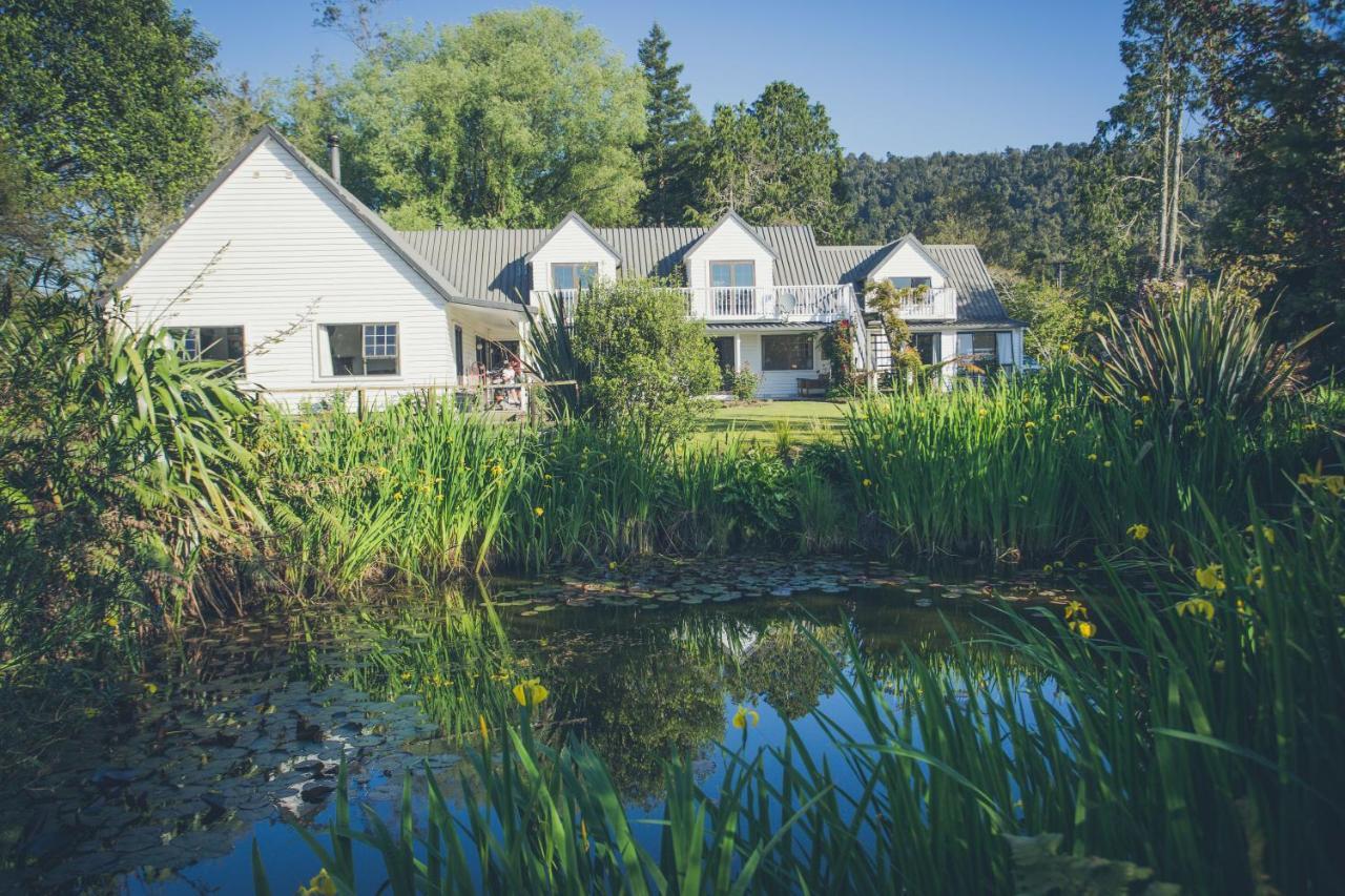 Westholm Lodge Harihari Екстериор снимка