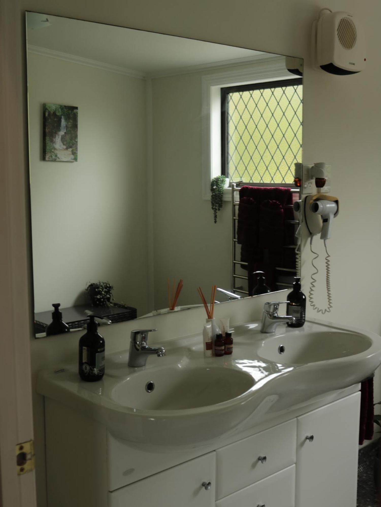 Westholm Lodge Harihari Екстериор снимка