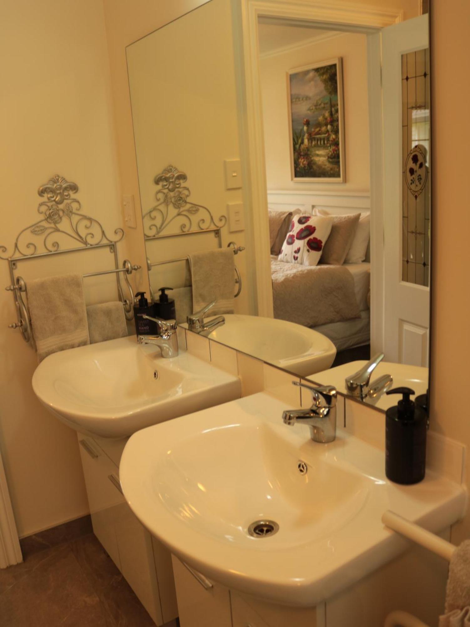 Westholm Lodge Harihari Екстериор снимка