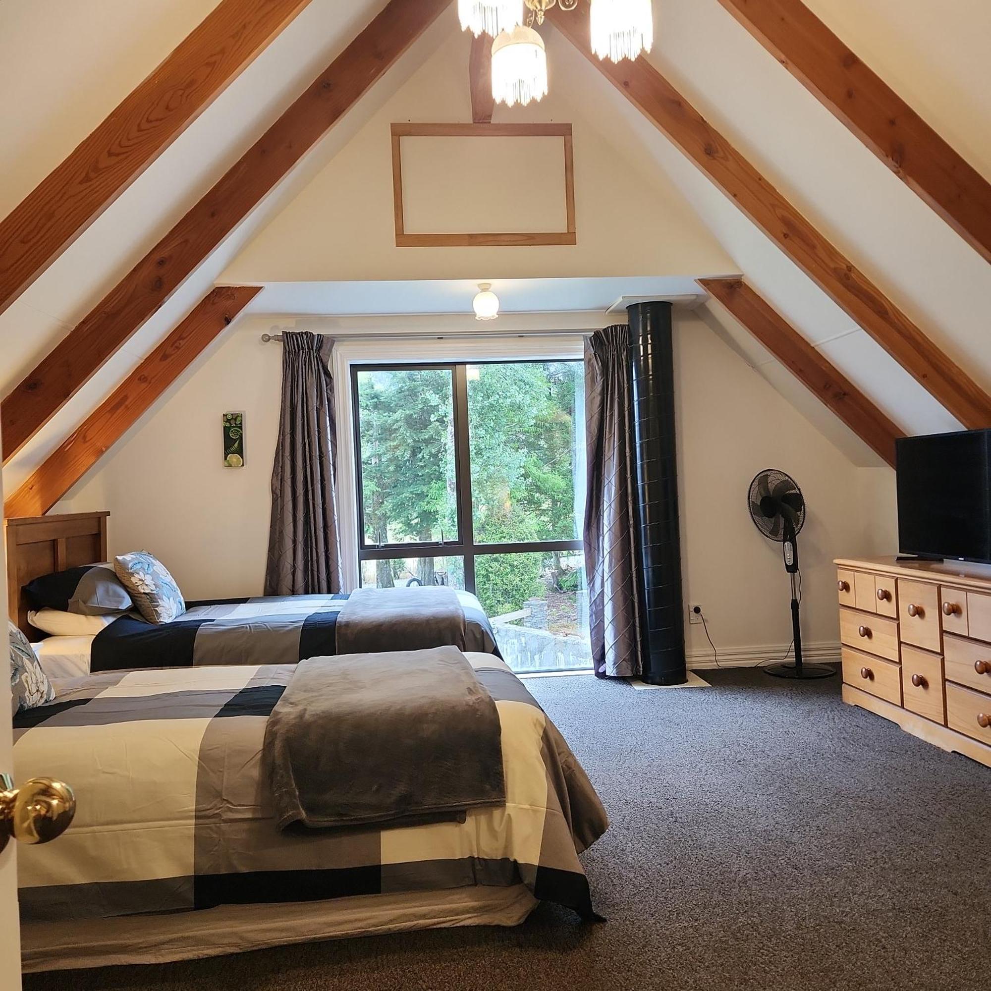 Westholm Lodge Harihari Екстериор снимка